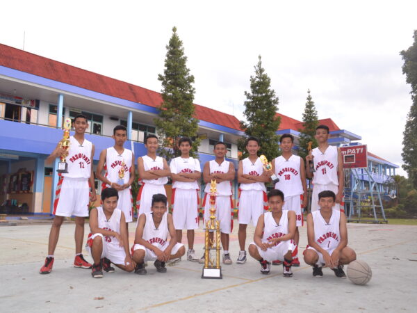 Ekskul bola basket SMADIWA