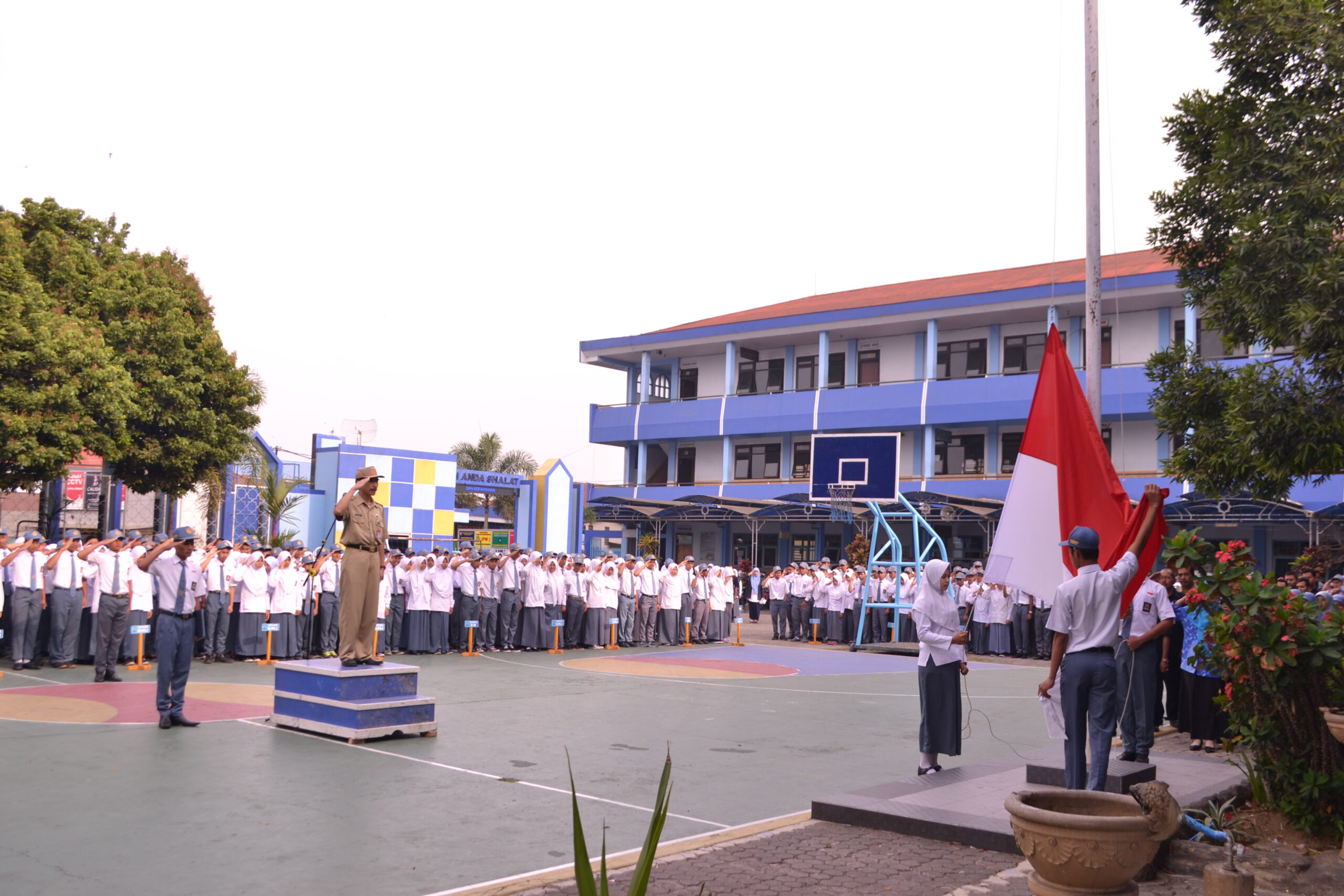 Pelaksanaan Upacara dengan Kadin Pendidikan