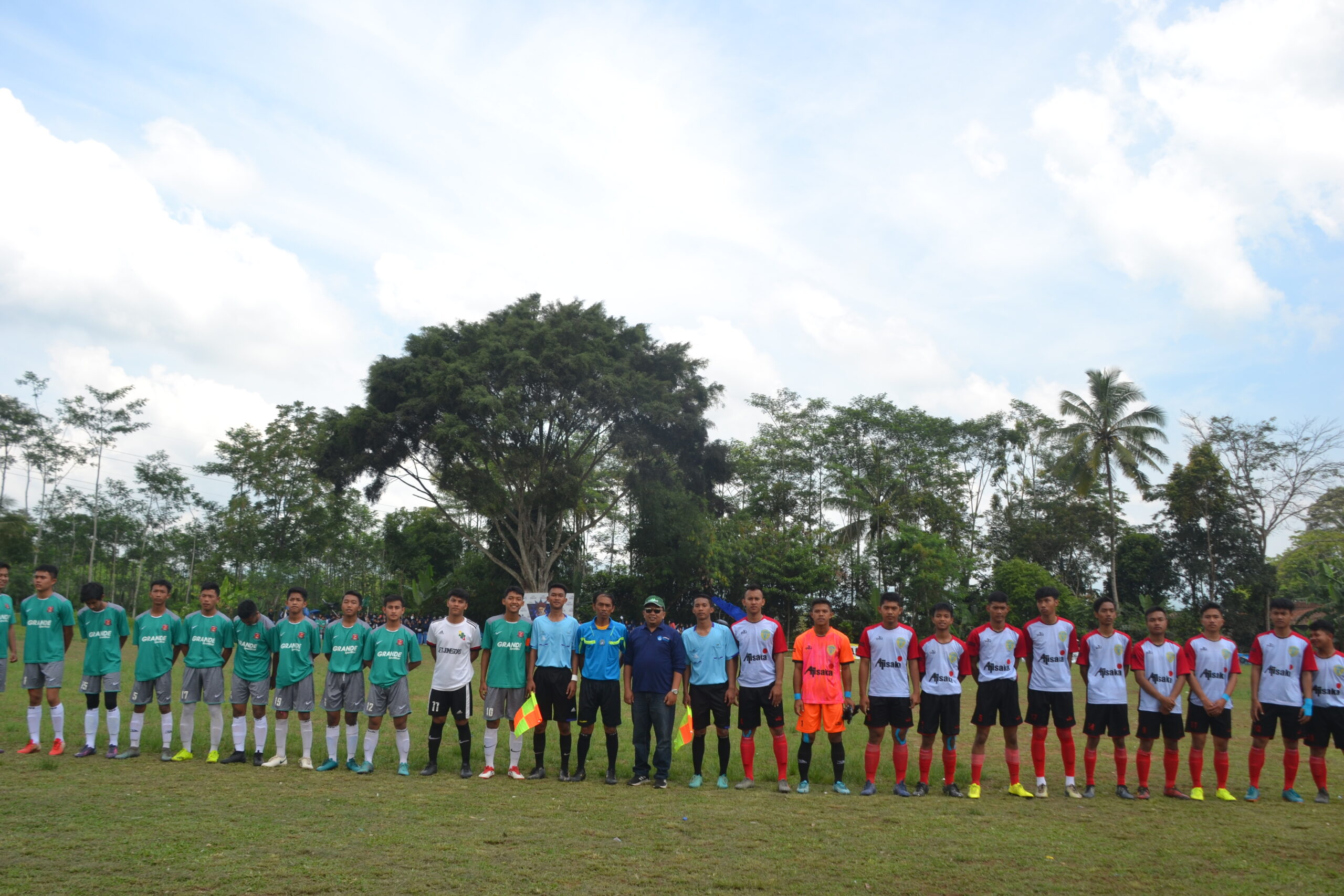 Ekstrakulikuler sepakbola SMADIWA